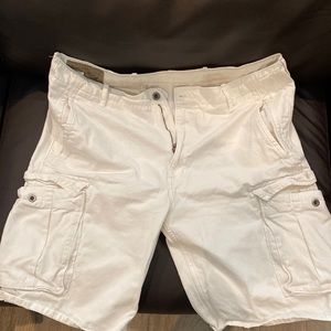 Levi’s cargo shorts, color white, size 38, good condition